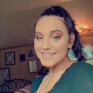 Meet your Posher, Violet